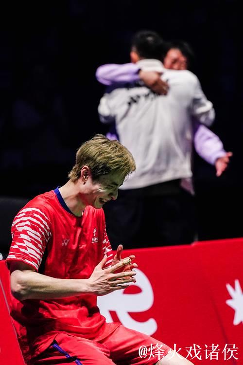 世界羽联总决赛：石宇奇不敌小波波夫，摘得男单亚军