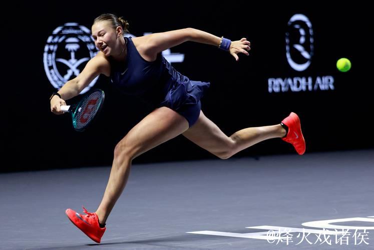 WTA年终总决赛：阿尼西莫娃上演逆转好戏 晋级半决赛