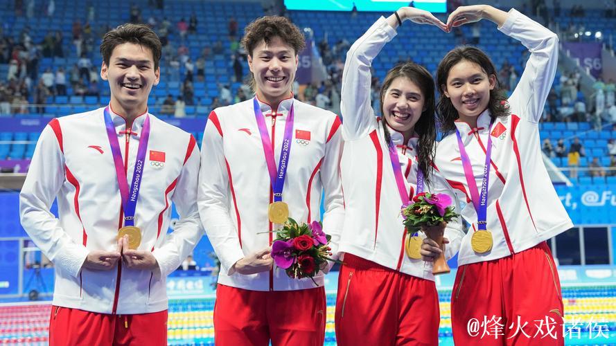 游泳世锦赛：中国队勇夺男女4x100米混合泳接力亚军